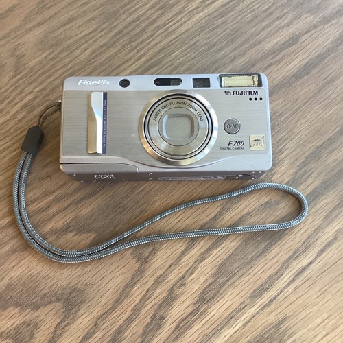 FUJIFILM FinePix F700 Sliver Color Compact Digital Camera. Tested. Camera Only