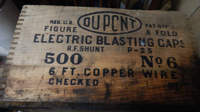 vintage finger jointed wood box Dupont electric  Blasting caps Handle carefully