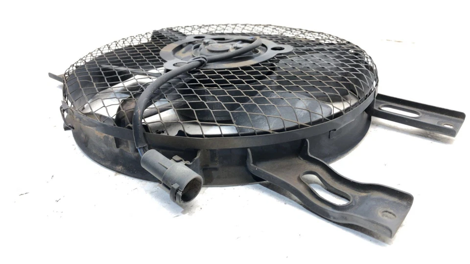 Conjunto de ventilador de refrigeración Geo Tracker 1994-1998 con cubierta de motor OEM 1,6 L 30016743 Foto 4 de 4