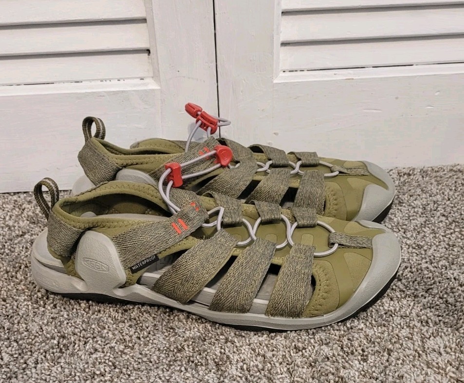Sandali Keen Clearwater 2 CNX uomo nuovi senza etichette taglia 10 5 verde oliva resistenti all'acqua