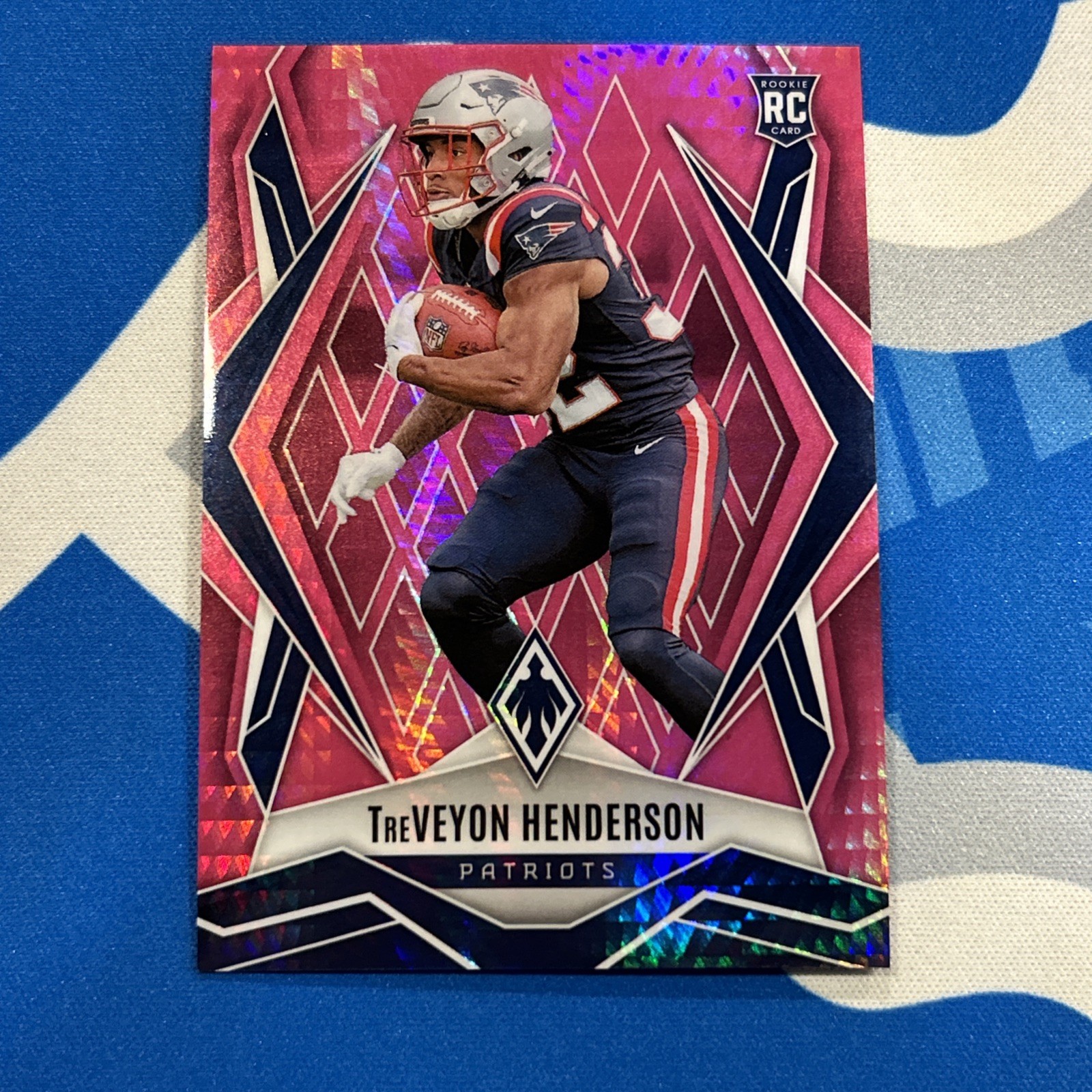 2025 Panini Phoenix - Rookies TreVeyon Henderson #187 Pink Hyper Prism /299 RC