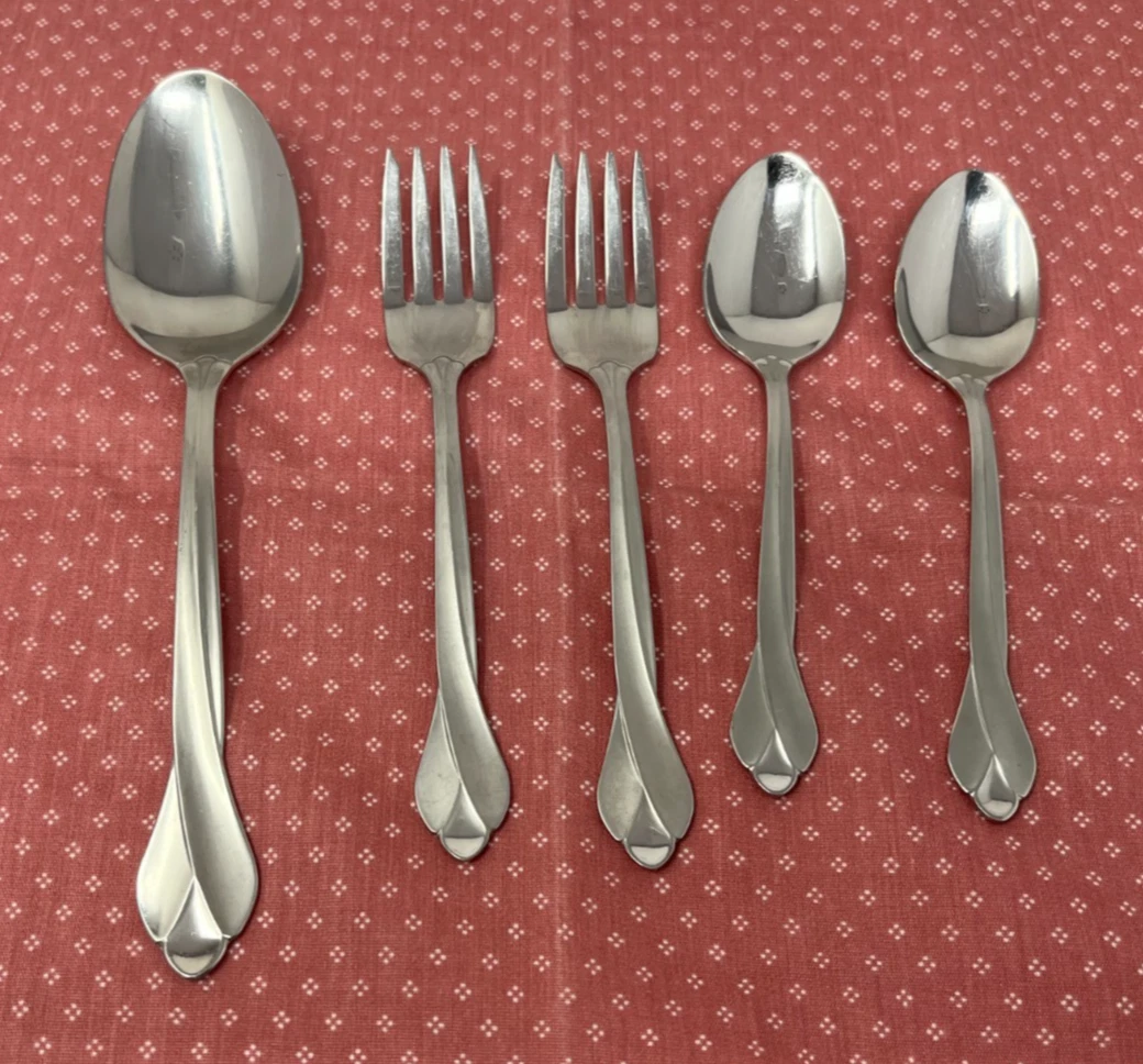 Lot of 5 Oneida Tribeca Glossy Flatware 2 salad forks, 2 teaspoons, 1 tablespoon