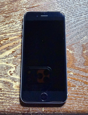 iPhone 6s Space Gray No Activation Lock and Carrier Unlocked A1688