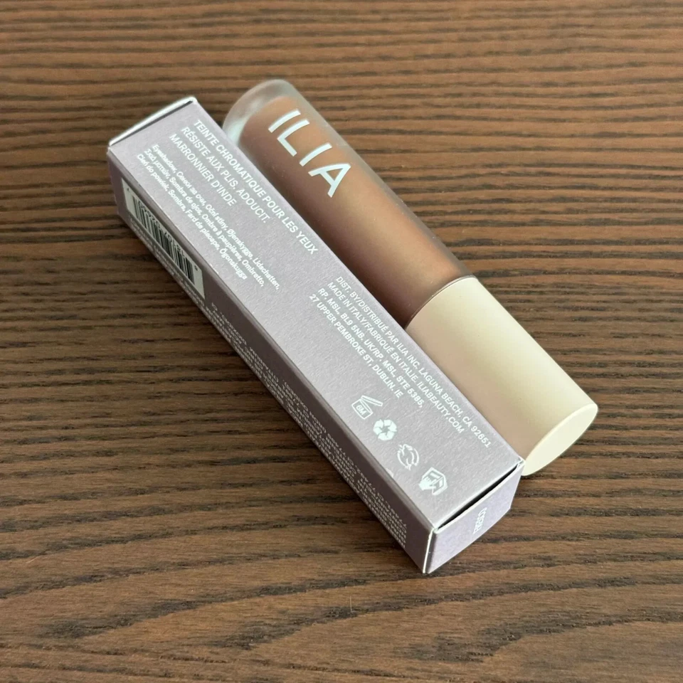 ILIA - Polvo líquido tinte cromático para ojos, Fresno, 0,12 fl oz/3,5 ml Foto 2 de 4