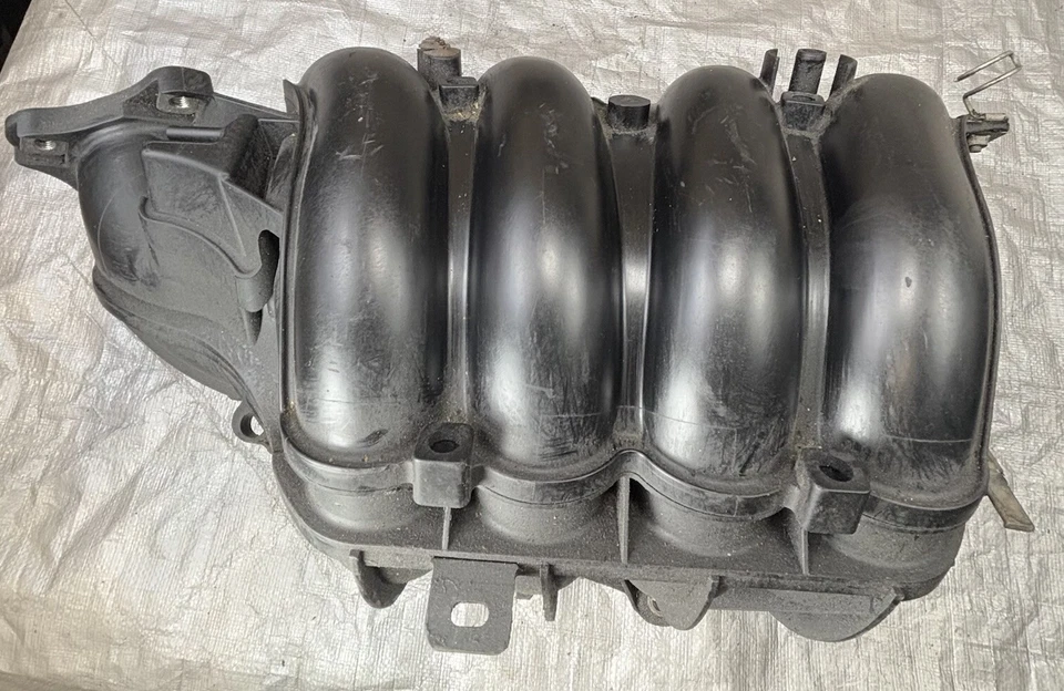 Coletor de admissão de motor 2007 Scion TC 17101-28100 FABRICANTE DE EQUIPAMENTO ORIGINAL - Imagem 4 de 4