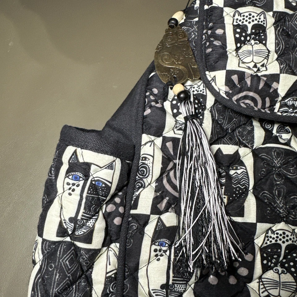 Bolso Mochila Acolchada Laurel Burch Blanco y Negro Gatos Salvajes Nuevo con Etiquetas Cierre Cinchado Foto 2 de 4