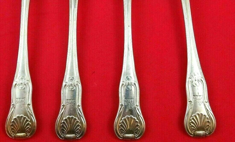 4 cucharas para servir inglesas con patrón de concha esterlina con cresta heráldica (#3394) Foto 3 de 3