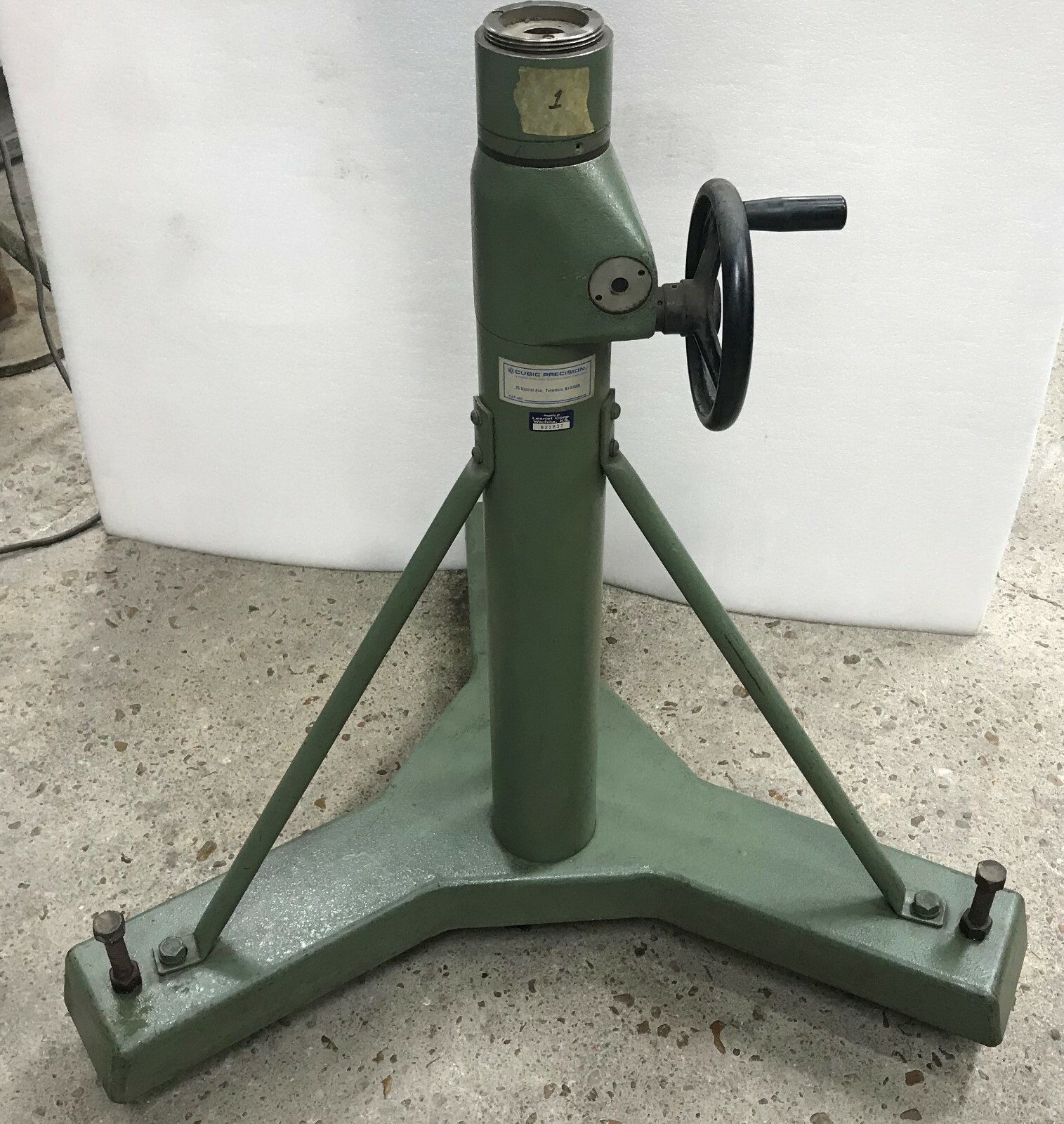 K&E 71 5025 HEAVY DUTY TRIPOD STAND CUBIC PRECISION
