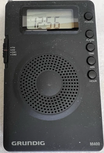 Grundig M400 World Receiver AM/FM/SW RADIOS with CLOCK Function & Carry POUCH