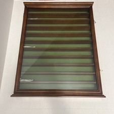 Beautiful 20 x 26 Hanging 110 Golf Ball Disp Case, Wood/Green Felt/Glass Door.