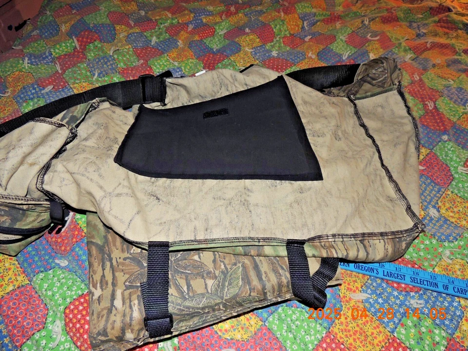 RealTree Camo turkey hunting vest with attached seat - Pretty much one size= all - Image 3 of 3