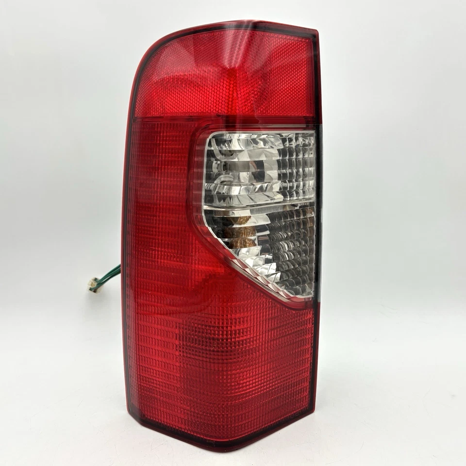 Luz trasera izquierda conductor Nissan Xterra 2000-2004 LH OEM 935700 Foto 2 de 4