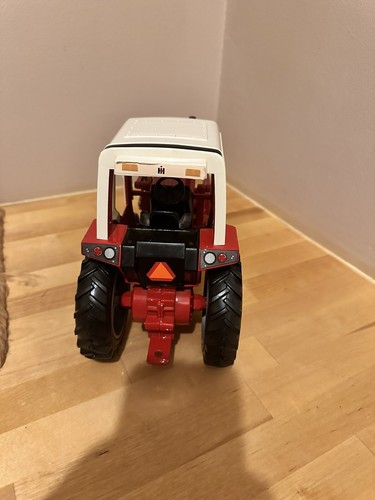 1/16 Ertl Farm Toy International 986 Tractor With Loader - Picture 5 of 6