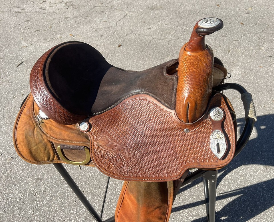 Selle Western Fabtron 16 Endurance Trail Avec Tapis, étriers Et Sangles (occasion)