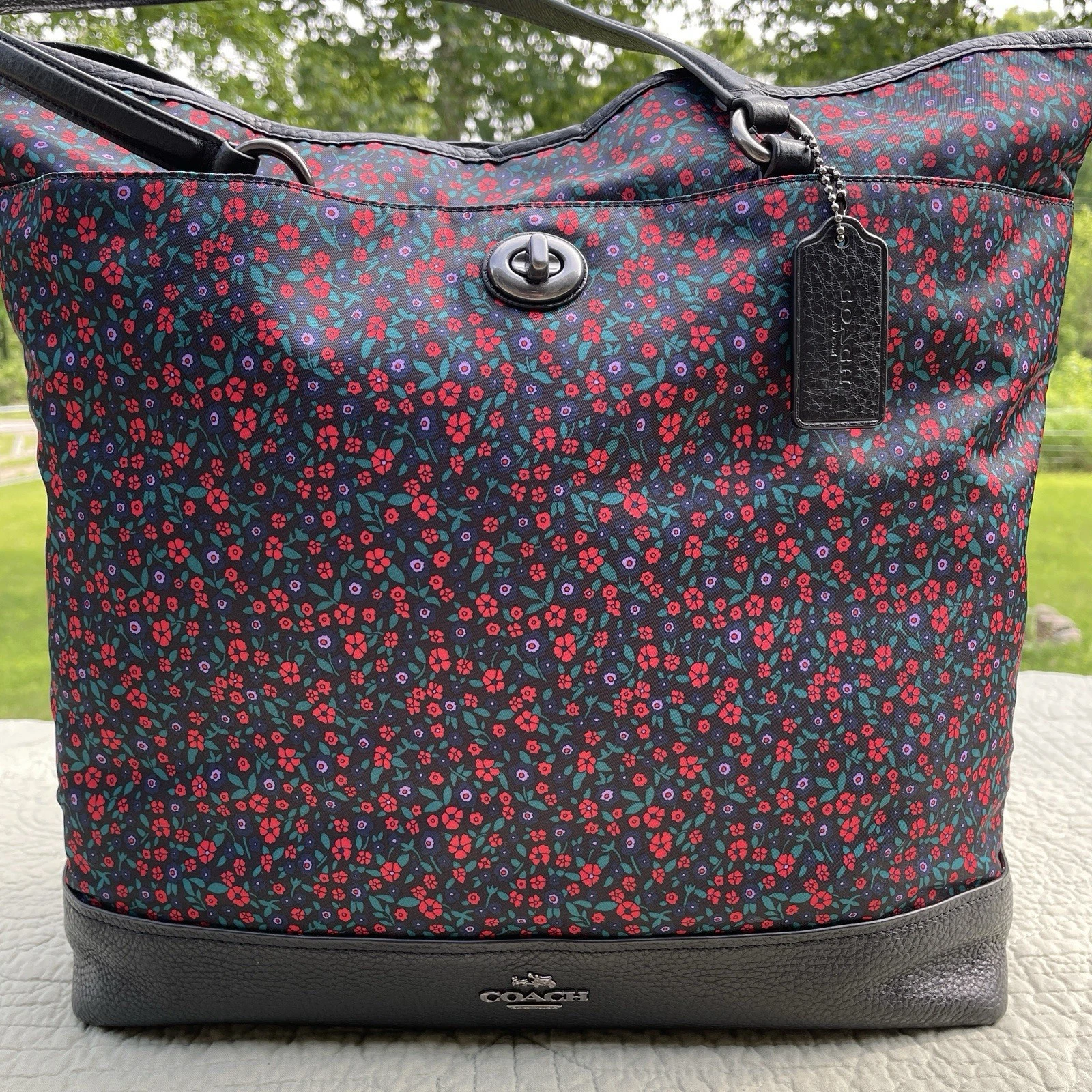 Borsa Coach Ranch in nylon con stampa floreale e pelle nera con ciottoli borsa tote F59435