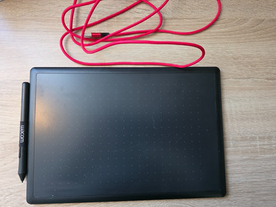 Wacom One Medium Grafiktablett - Schwarz/Rot