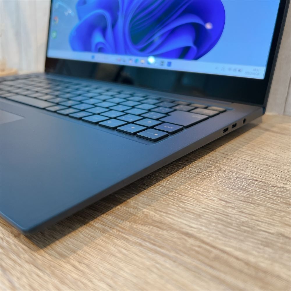 NEC LAVIE VEGA OLED 4K i7-9750H 512GB SSD 15.6