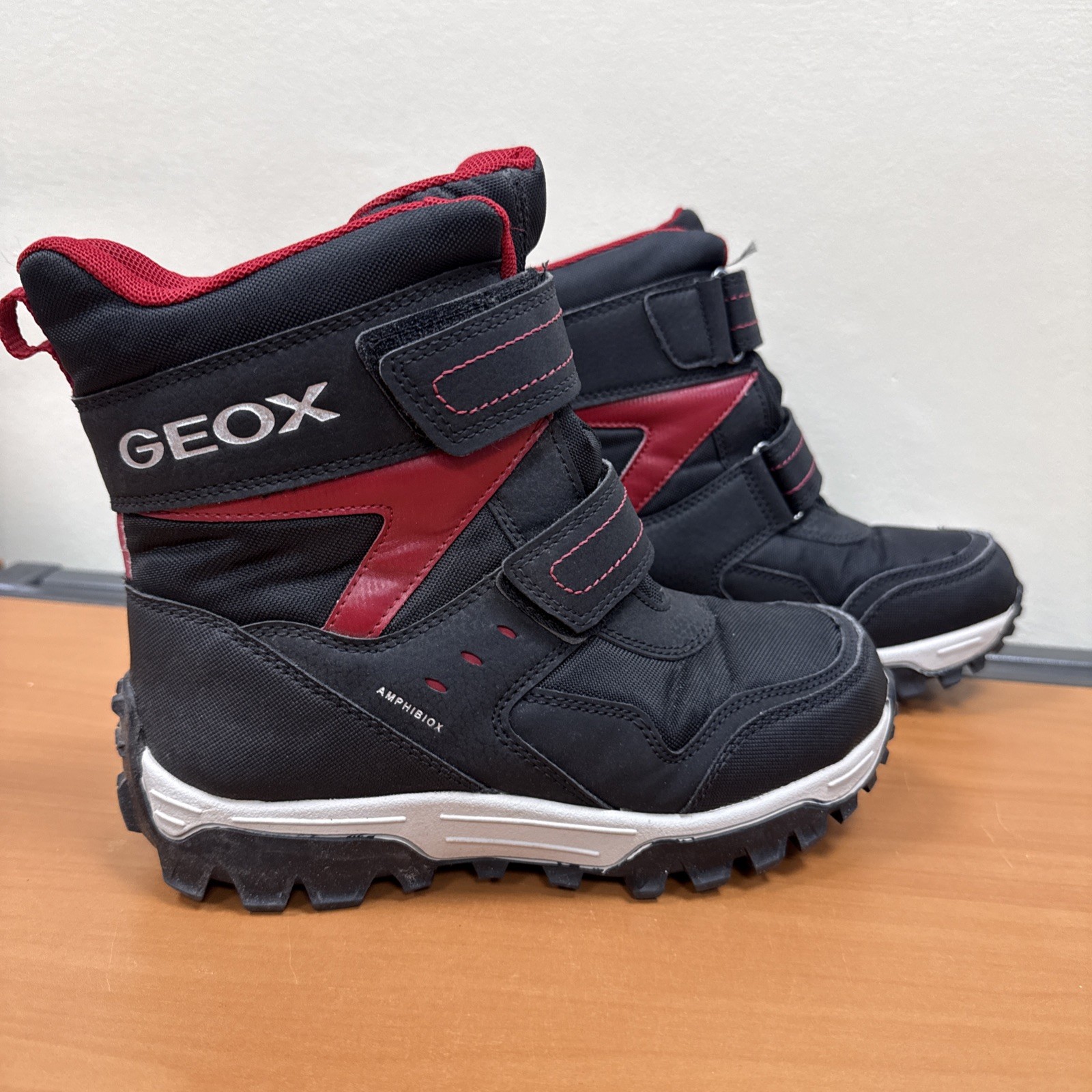 Geox Boy's J Himalaya B ABX Ankle Boots Black & Red - UK1.5 RRP £60