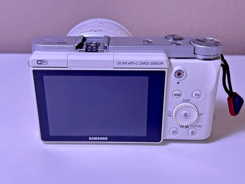 MACCHINA FOTOGRAFICA MIRRORLESS APS-C SAMSUNG NX 3000 20,3 MP 20-50 MM LENS - Immagine 3 di 4