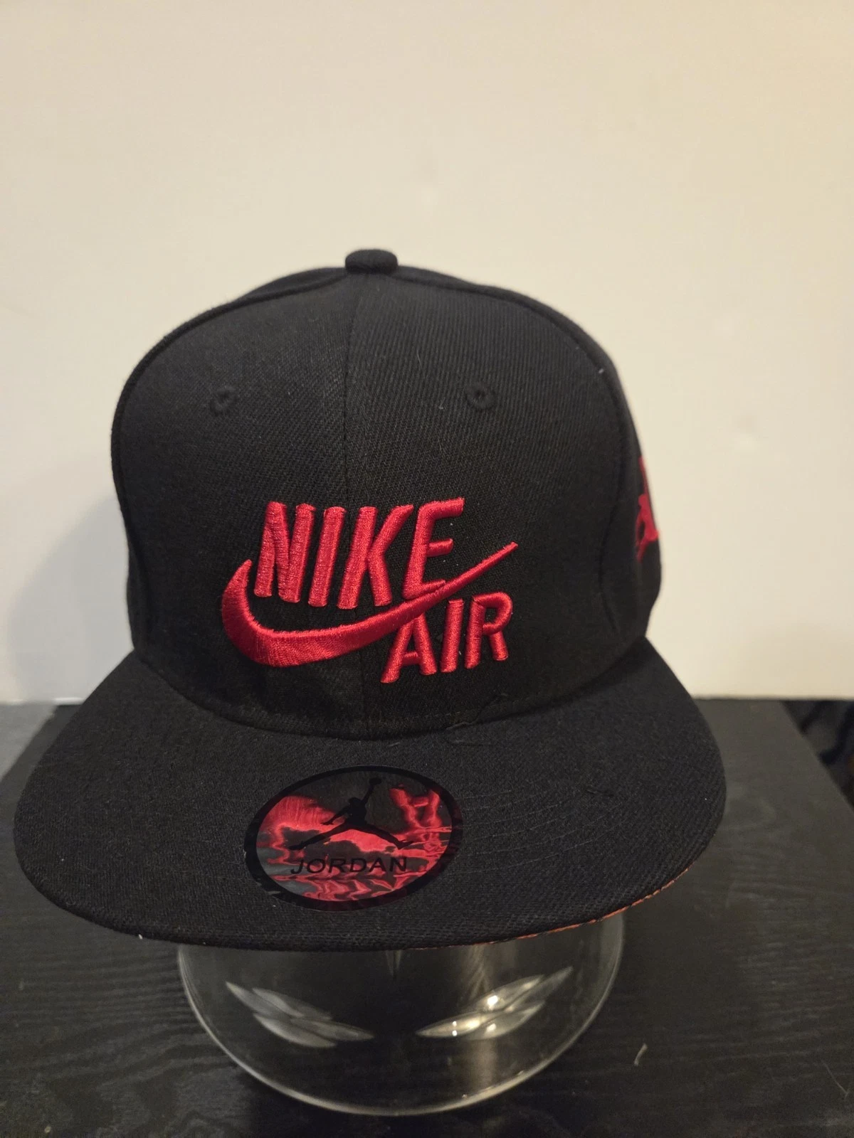 NIKE AIR JORDAN BLACK & RED ADJUSTABLE BASEBALL HAT. NEW
Opens in a new window or tab