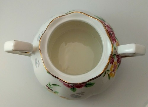 GRACIE CHINA BY COASTLINE IMPORTS-FLORAL SUGAR BOWL AND CREAMER SET - Picture 4 of 10