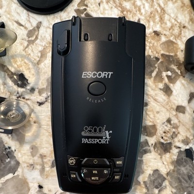 Escort Passport 9500iX GPS Radar/Laser Detector w/ SmartCord & Mount