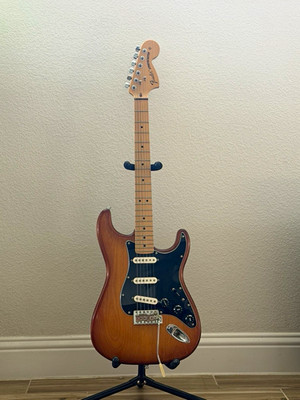Fender American Special Stratocaster Electric Guitar Maple Neck 6-String RH