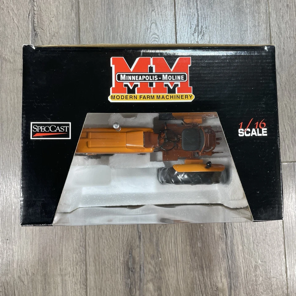 Trator a gás SpecCast Minneapolis Moline altamente detalhado quatro estrelas fundido em escala 1/16 - Imagem 2 de 4