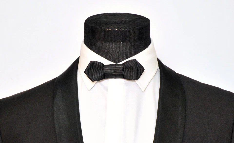 Pajarita pequeña FERUCCI para hombre - Pajarita de seda negra, pajarita para hombre Foto 2 de 3