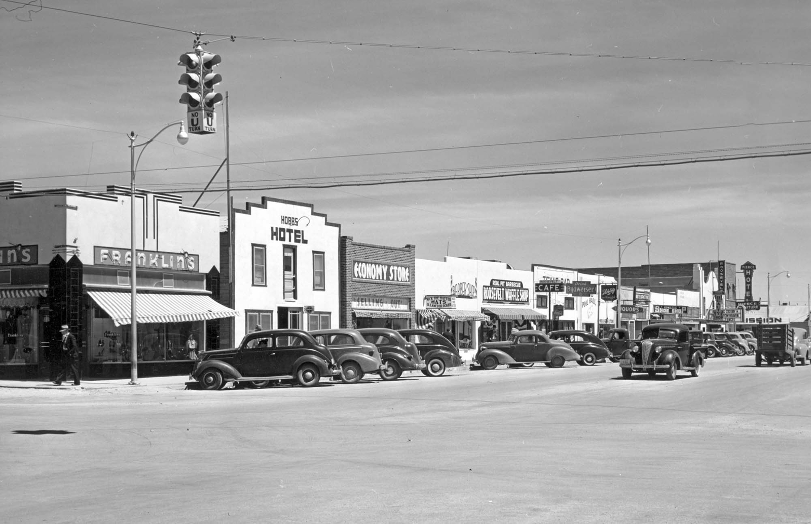 1940 Main Street, Hobbs, New Mexico Vintage Old Photo 11" x 17" Reprint