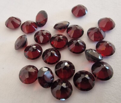 6,5 mm AAA-Quality Red Garnet faceted Round