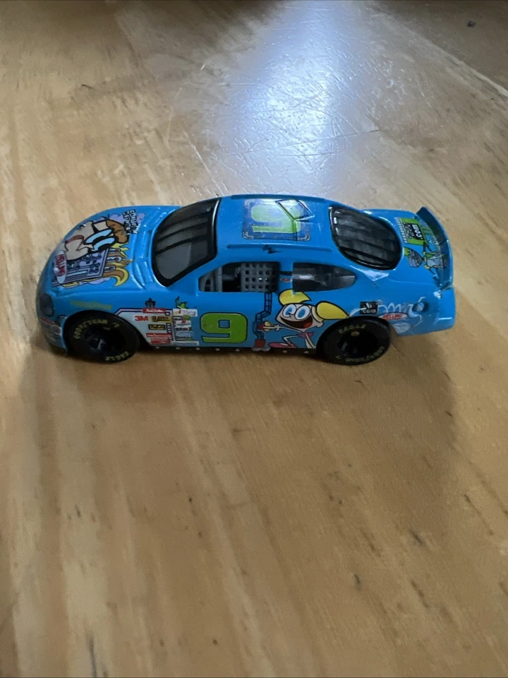 Racing Champions # 9 Jerry Nadeau NASCAR Diecast 1/24 Dañado Cartoon Network Foto 2 de 3