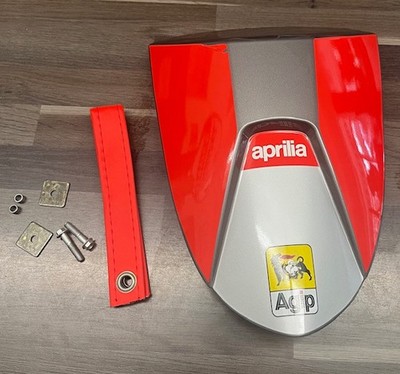 Original Aprilia RSV Tuono V2 1000 R Sozius Sitzabdeckung AP8179074 Neu