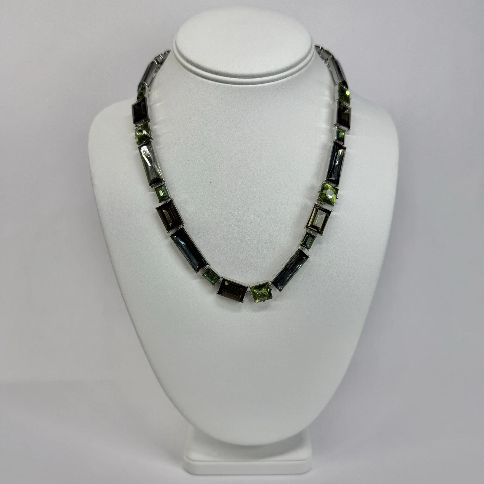 Elegant Green Crystal Collet Tennis Silver Tone Vintage Necklace Jewelry N511