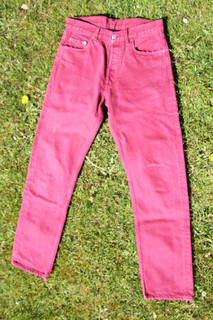 LEVIS JEANS TYP 501 in BORDEAUX ROT / WEINROT W 30 L 32 INNENBEINLÄNGE 77cm