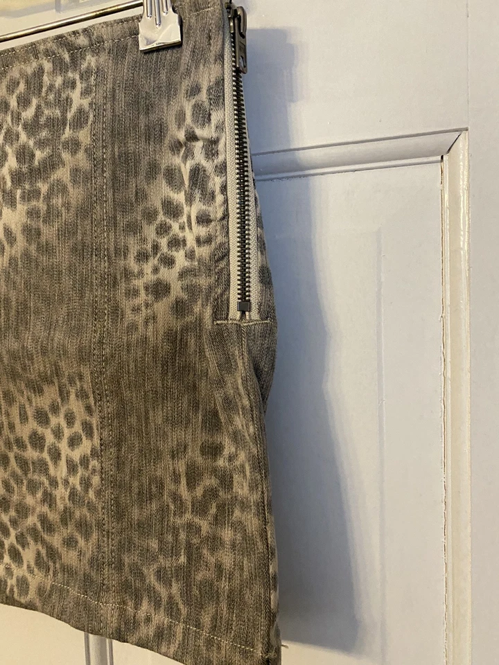 LONDONJEAN Mujer Jean Falda Estampado Leopardo Talla 2 Cintura 30” Foto 3 de 4