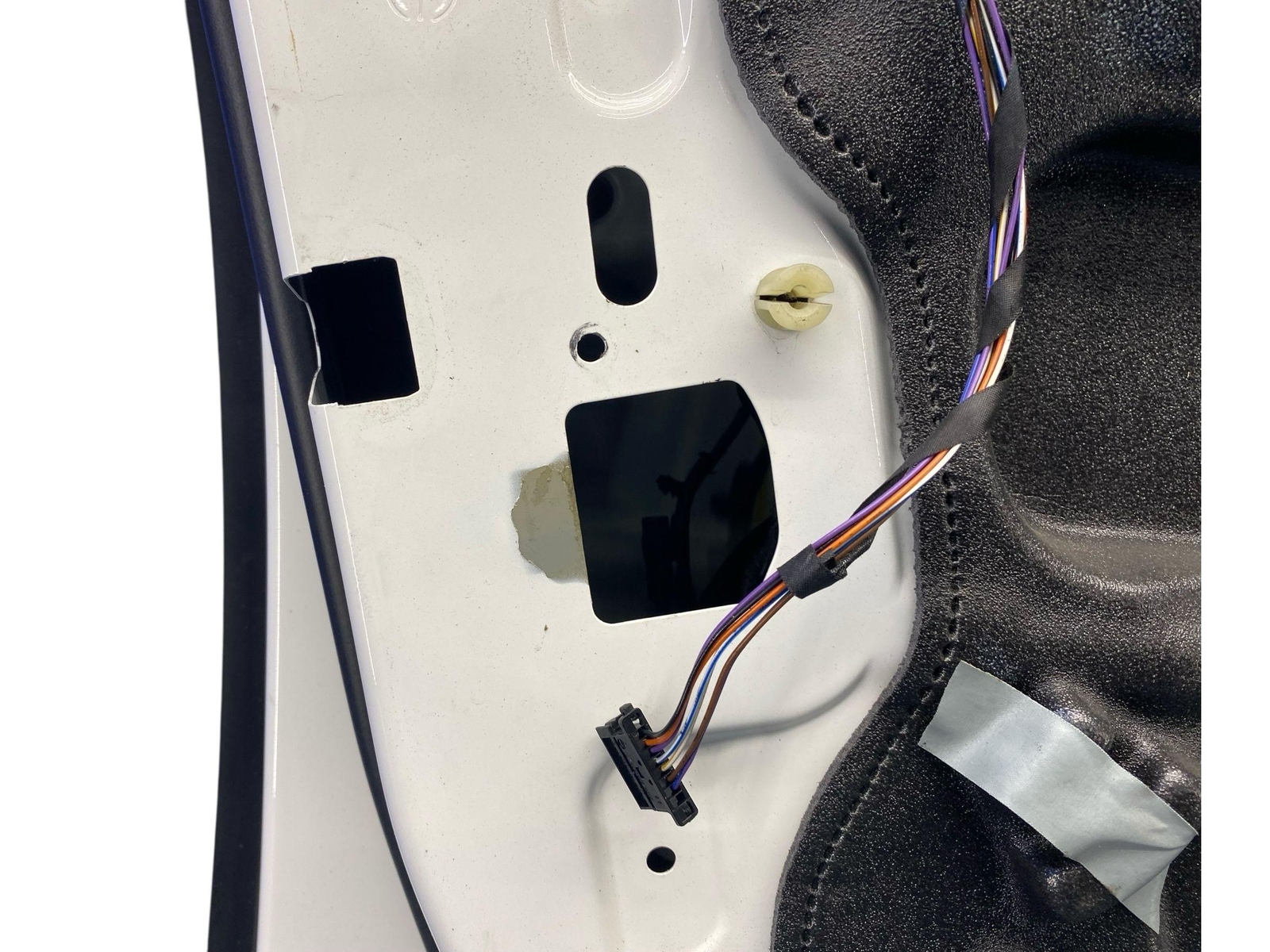 2009-2014 ROLLS ROYCE GHOST FRONT LEFT DOOR SHELL ENGLISH WHITE (YR33) OEM