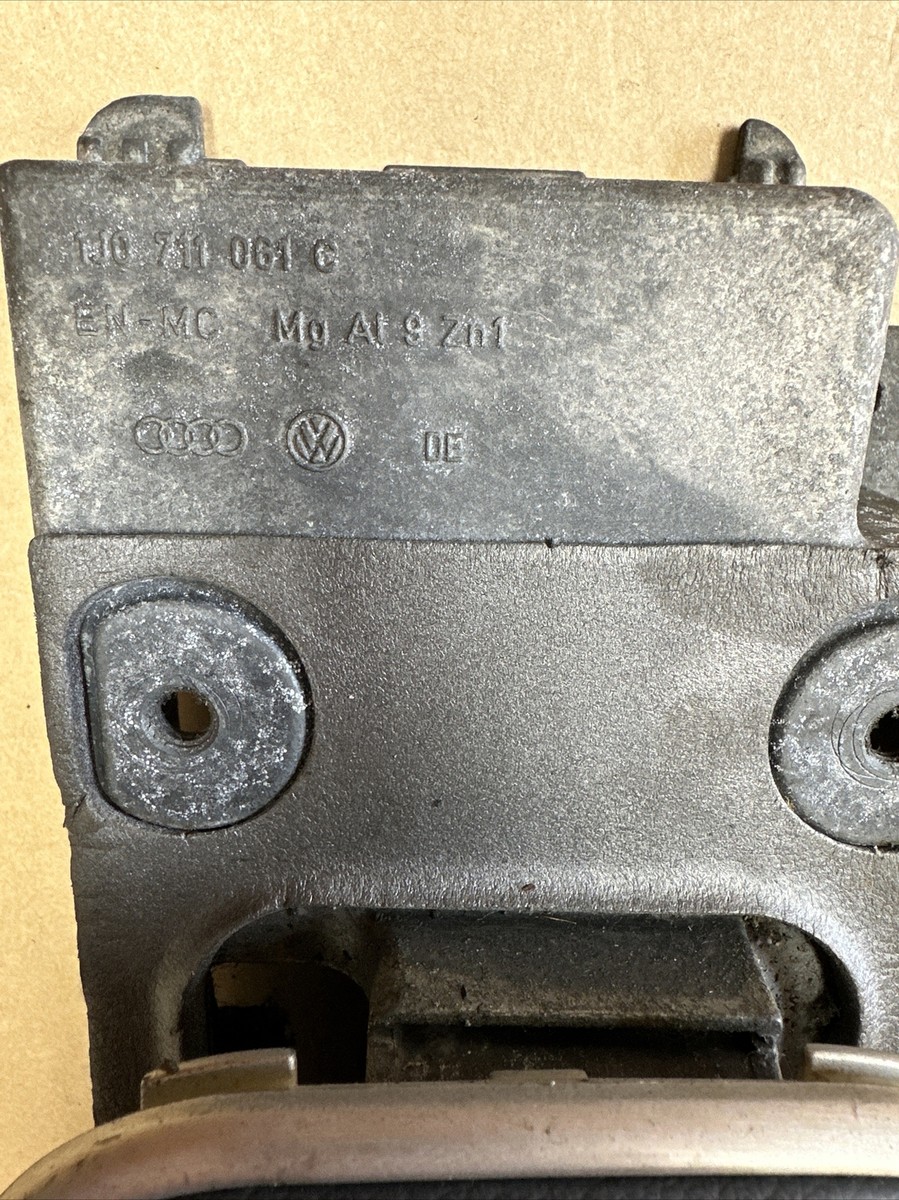 1999-2006 Shift Housing/ Knob Shifter - Volkswagen (1J0-711-061-C