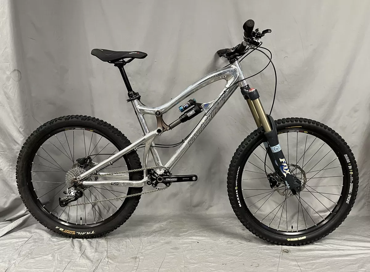 Santa Cruz Nomad Mountain Downhill Bike 17