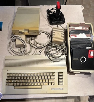Commodore C64C + 1541-II + 65 Disketten + Original Netzteile + Zubehör