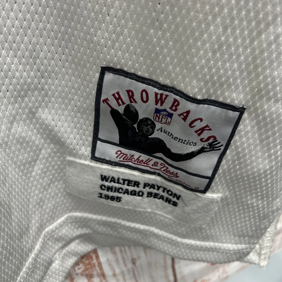 Camiseta Mitchell & Ness Auténtica Walter Payton Chicago Bears Retro 1985 52 Foto 3 de 4