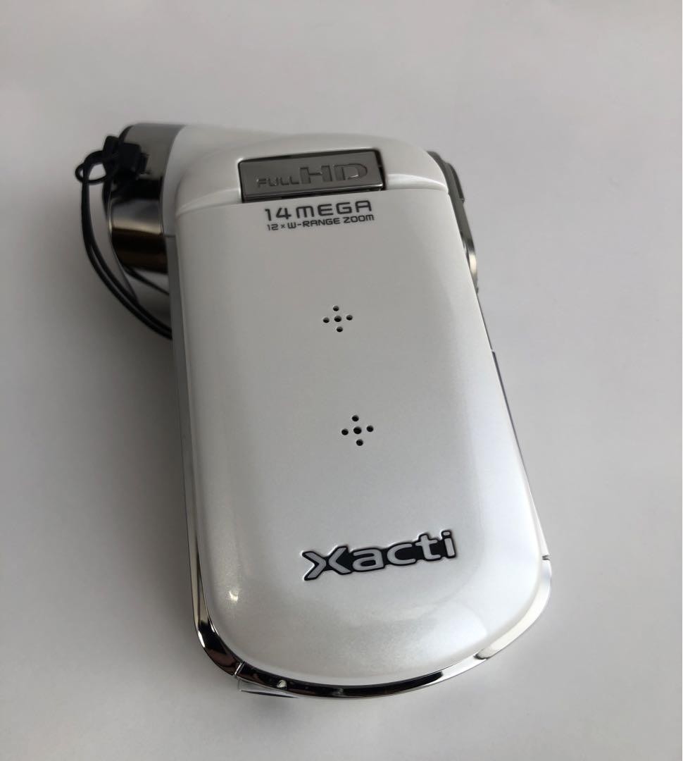 SANYO Xacti DMX-CG100 ホワイト フルHD ビデオカメラ Sanyo Xacti DMX-CG100 Digital Video Camera Compact Handycam