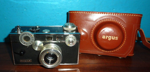 Argus 35mm Rangefinder Camera w/Coated Cintar 50mm f/3.5 Lens & Case Excellent