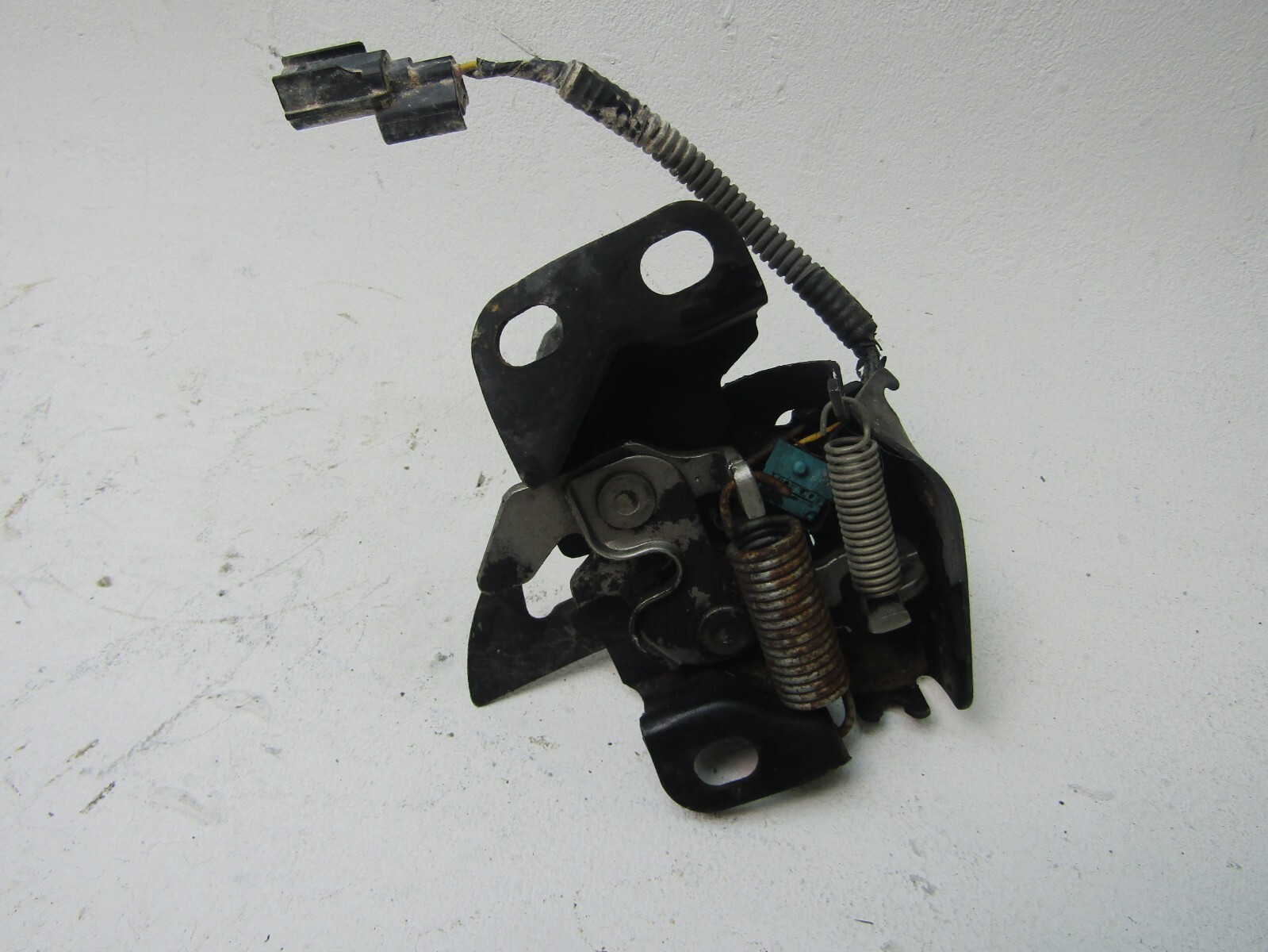 Hood Lock Latch Focus 2013 2018 Ford Front Safety Release Handle Lever OEM