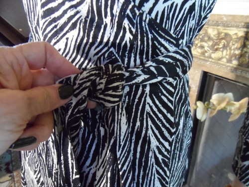 Diane Von Furstenberg Vintage Inspired Black/White Print Silk Skirt Suit Size 6 - Picture 17 of 24