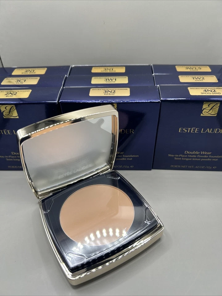 Base en polvo mate Stay In Place Estee Lauder Double Wear elige tu tono Foto 2 de 4