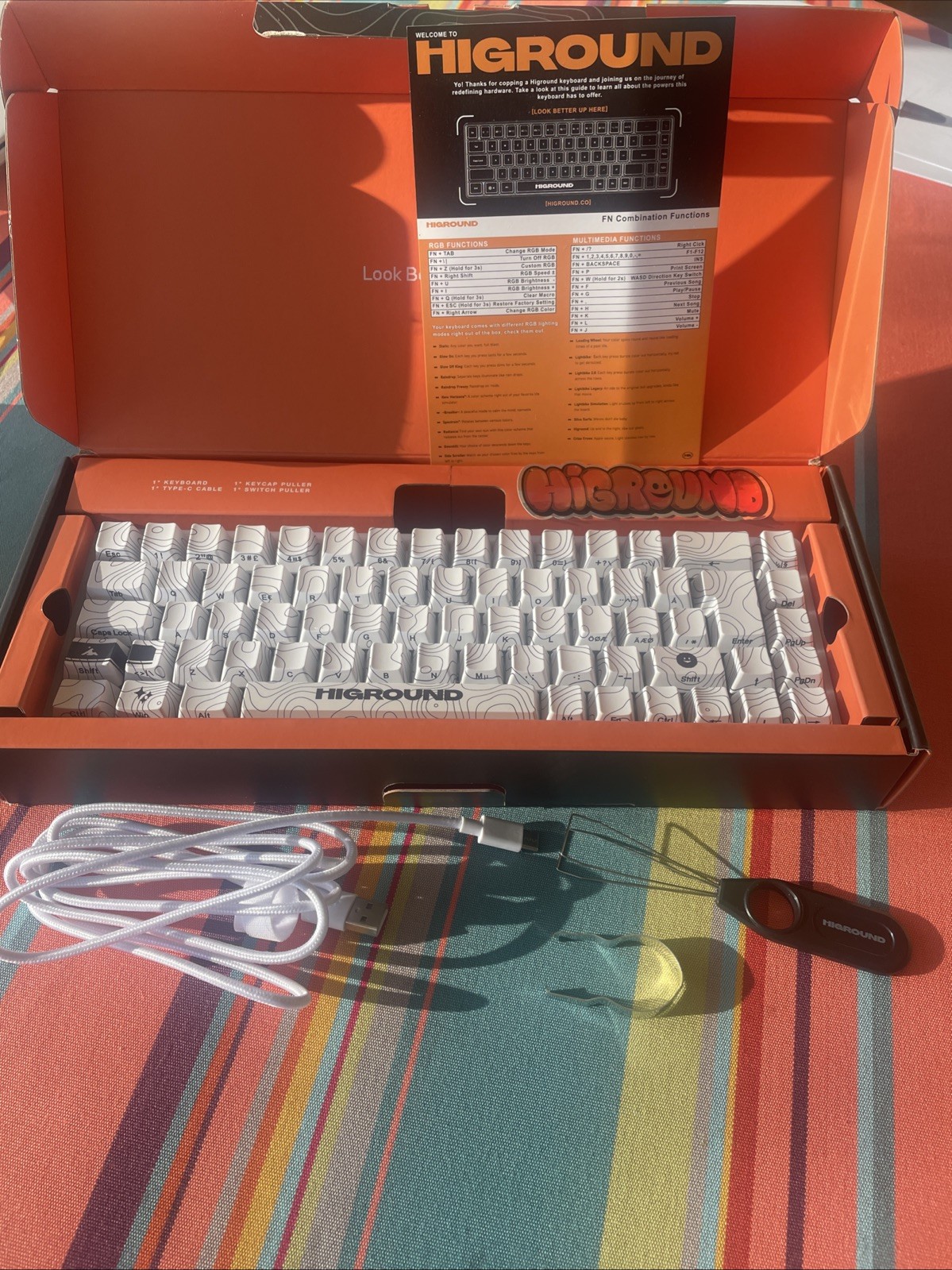 Clavier Higround compact format 65% idéal pour optimiser votre espace de travail setup minimaliste