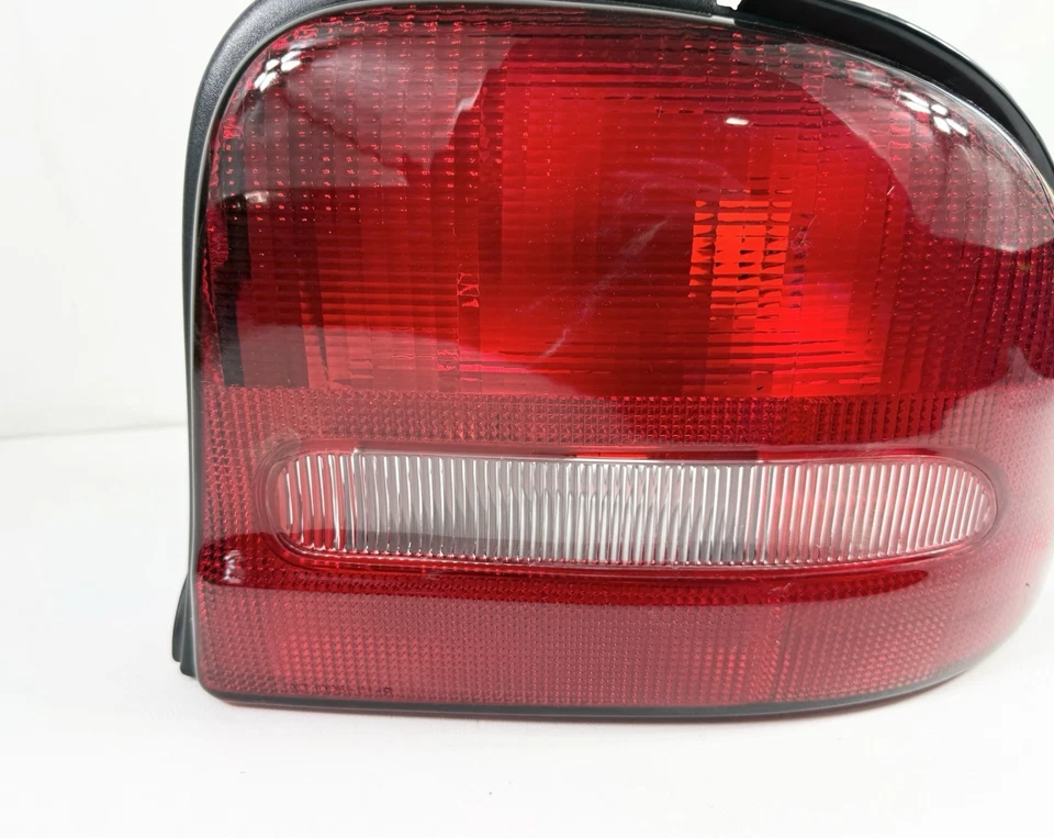 ¡Nuevo! Luz trasera derecha pasajero compatible con Dodge Neon 1995-1999 1215768 Foto 2 de 4