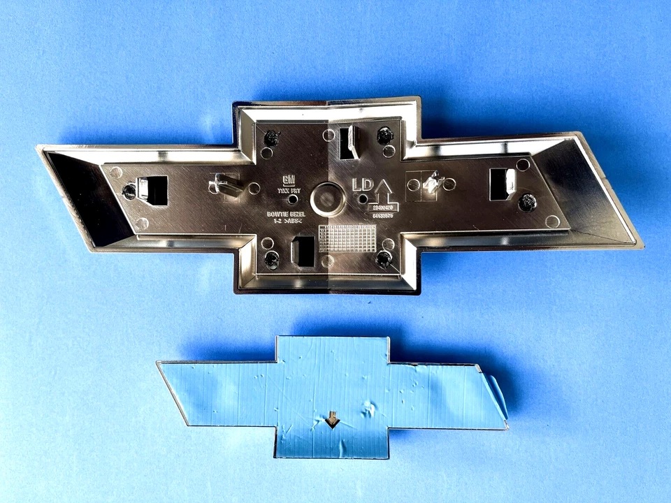 Chevrolet Tahoe Suburban 2015-20 cromo negro pajarita emblemas delanteros y traseros Foto 2 de 2