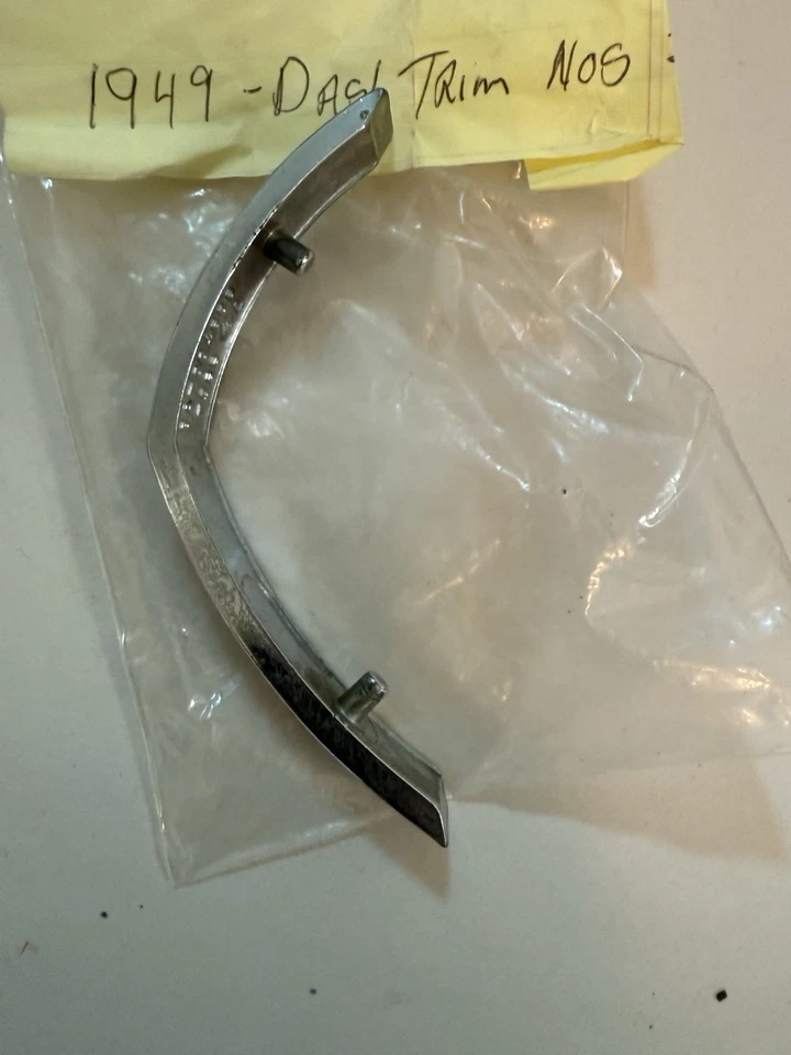 Cuadro de instrumentos Ford Dash 1949 moldura cromada 8A7004686 NOS Foto 2 de 3